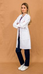 Halat medical dama cu maneca lunga, cu doua buzunare si inchidere prin capse - imagine 2